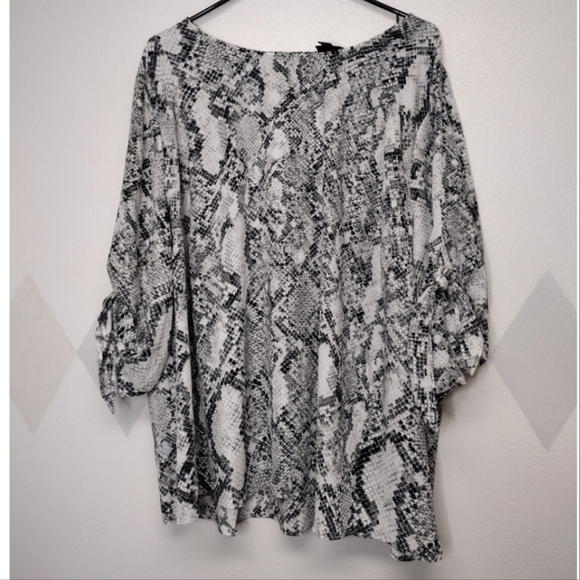 Worthington Black and White Relaxed 3/4 Sleeve Blouse - Picture 1 of 10